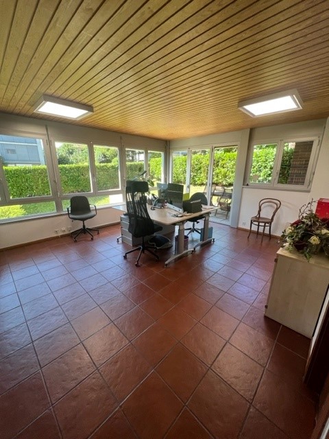 Büro/Arztpraxis/Schönheitsstudio ev. bereits möbliert 2