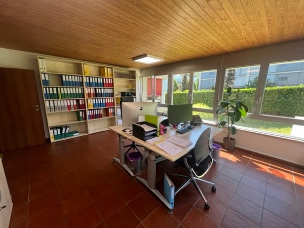 Büro/Arztpraxis/Schönheitsstudio ev. bereits möbliert 3