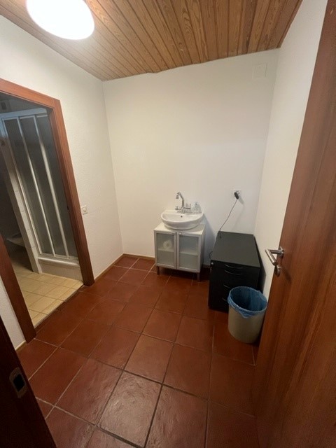 Büro/Arztpraxis/Schönheitsstudio ev. bereits möbliert 6