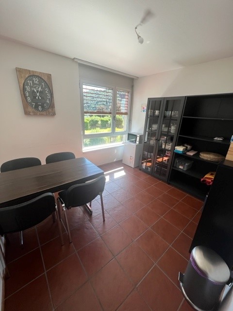 Büro/Arztpraxis/Schönheitsstudio ev. bereits möbliert 13