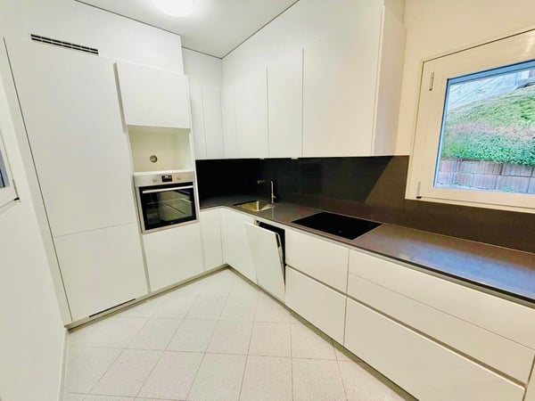Affascinante duplex indipendente di 2 locali con giardino e spese forfait 8