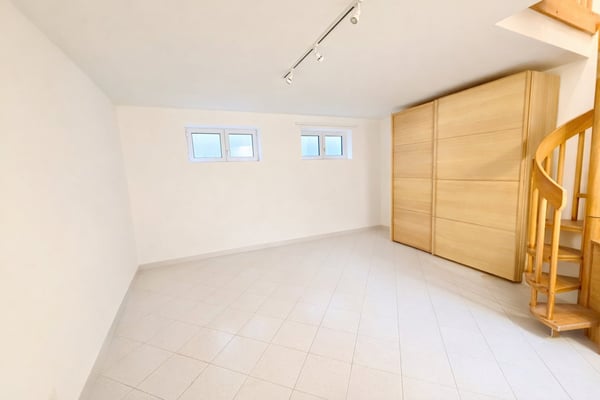 Affascinante duplex indipendente di 2 locali con giardino e spese forfait 2