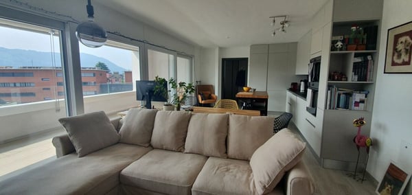 Ampio, luminoso all'ultimo piano, con vista panoramica 3