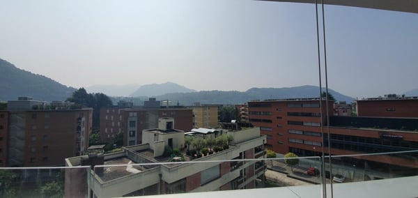 Ampio, luminoso all'ultimo piano, con vista panoramica 2