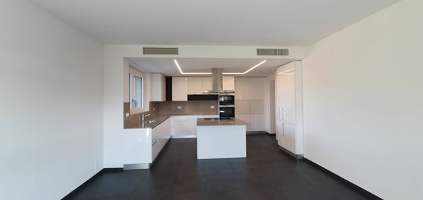 Prestigioso attico di lusso con vista a 360° impareggiabile! 2