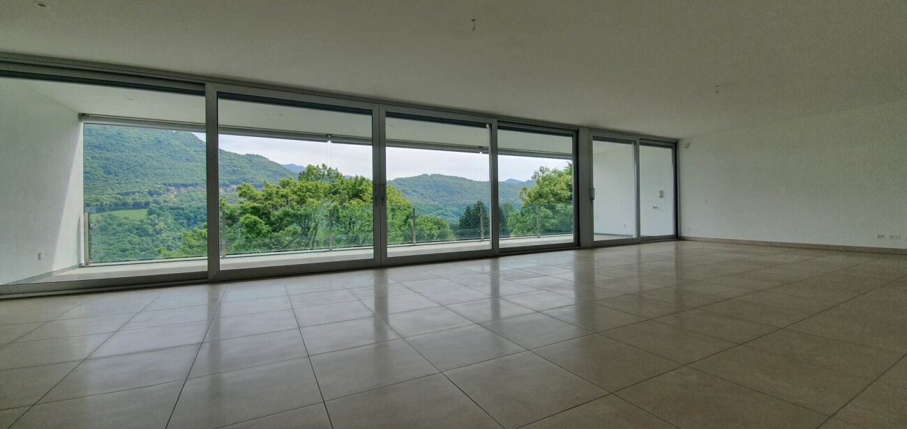 Stupendo e ampio attico con vista sul Lago di Lugano
