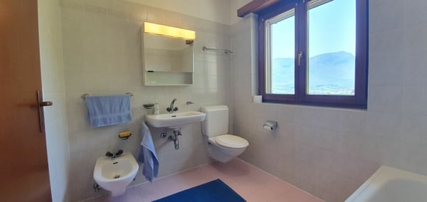 Ampio e ben strutturato con posteggio interno compreso vicino al Fox Town! 6