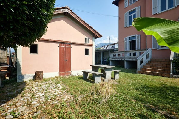 Villa stile Liberty con giardino e tre unità abitative - ideale anche come investimento 2