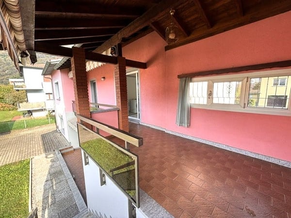 Casa bifamiliare con progetto approvato per sopraelevazione di un piano 2