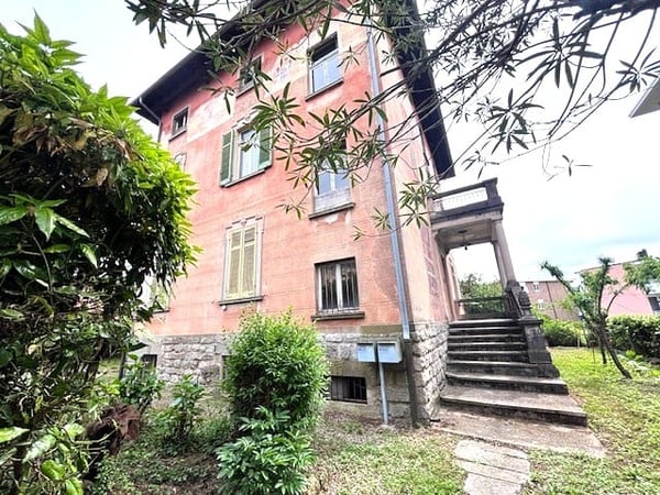 Villa d'Epoca d'imparagonabile bellezza nella prestigiosa zona di Montarina 9