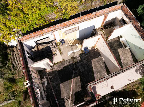 Con stupenda vista e licenza edilizia approvata 4