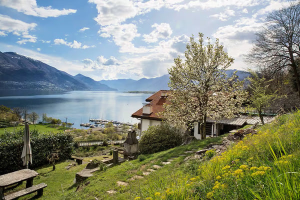 Wunderschöne, möblierte Ferienwohnung mit herrlicher Aussicht 1