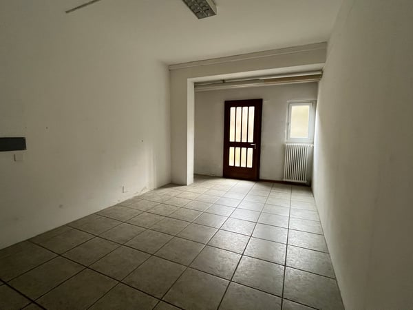 Ottimo investimento di Spazio Commerciale in Vendita a Lamone 6