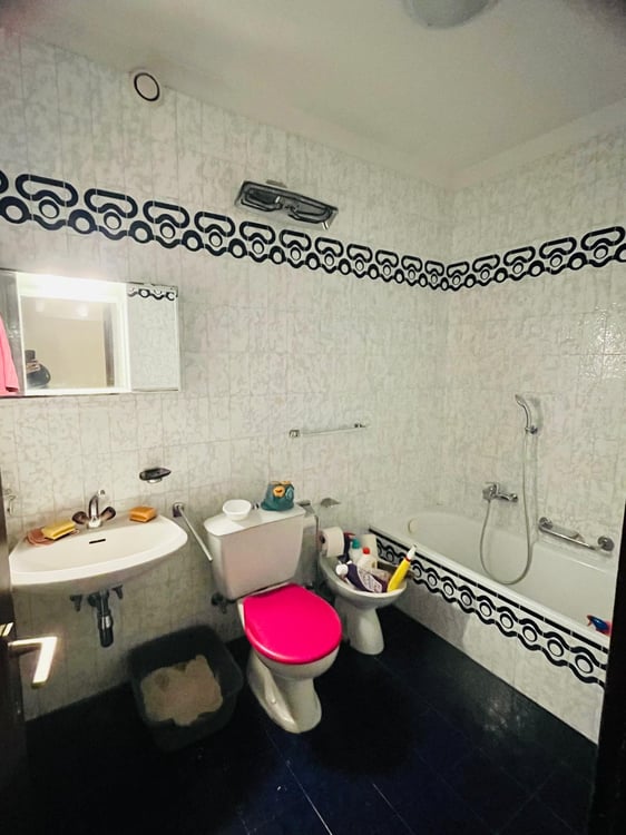 Ampio 1.5 con balconi e piscina condominiale a Cassarate 5