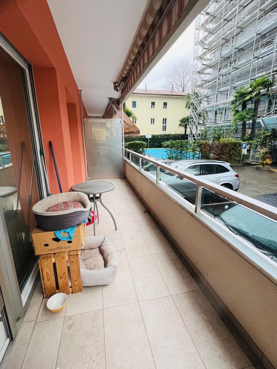 Ampio 1.5 con balconi e piscina condominiale a Cassarate 3