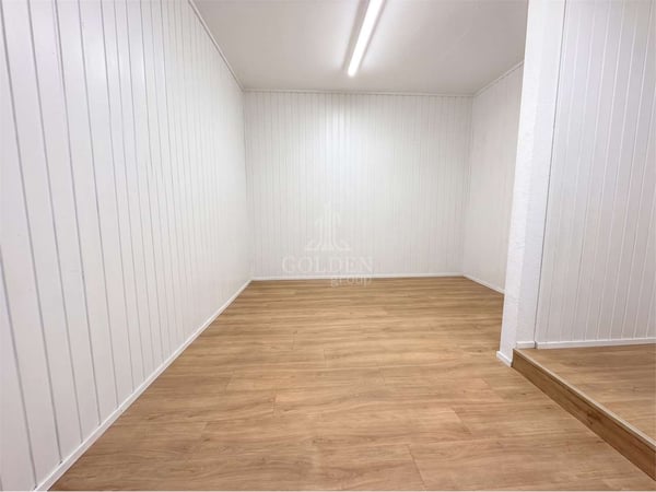 Spazio commerciale / showroom con 4 posti auto in posizione strategica 7