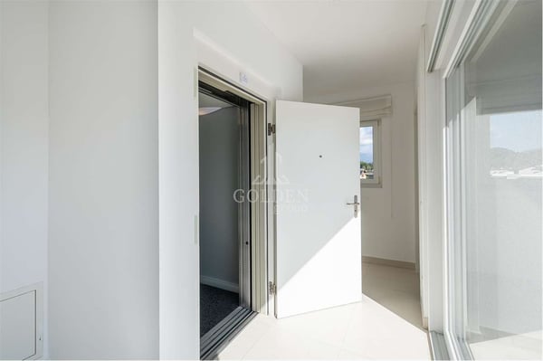 Esclusivo Attico di 4.5 Locali con Ampia Terrazza Panoramica in Affitt 4
