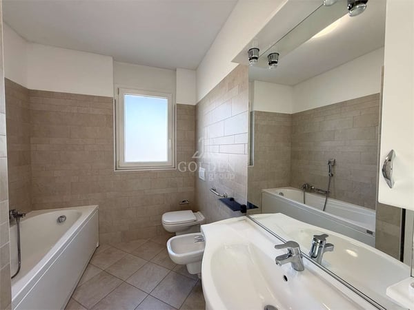 4.5 locali con grande terrazza panoramica e accesso privato al piano a 9