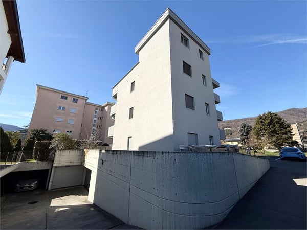 4.5 locali con grande terrazza panoramica e accesso privato al piano a 13