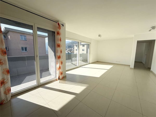 4.5 locali con grande terrazza panoramica e accesso privato al piano a 3