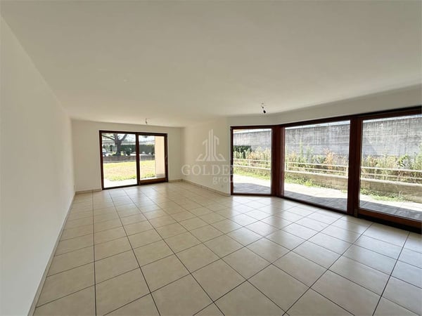 Ampio 4.5 locali con giardino privato e terrazza coperta 3