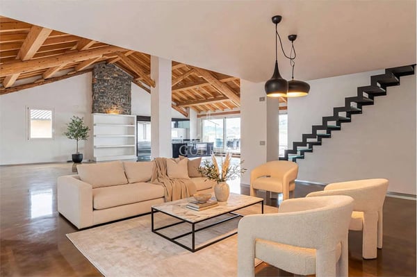 Attico di lusso con terrazzo e giardino | Investimento a reddito 4%
