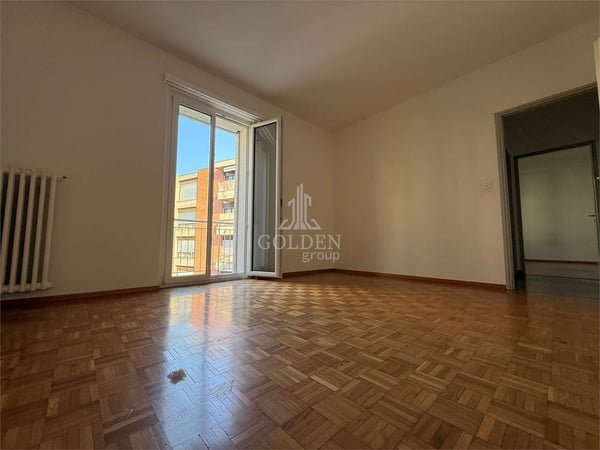 Luminoso appartamento di 4.5 locali a Massagno, con 2 balconi e posto 5