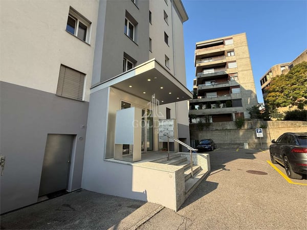 Luminoso appartamento di 4.5 locali a Massagno, con 2 balconi e posto 13