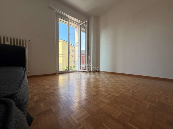 Luminoso appartamento di 4.5 locali a Massagno, con 2 balconi e posto 2