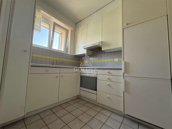 Luminoso appartamento di 4.5 locali a Massagno, con 2 balconi e posto 7
