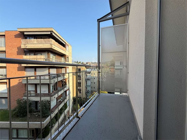 Luminoso appartamento di 4.5 locali a Massagno, con 2 balconi e posto 9