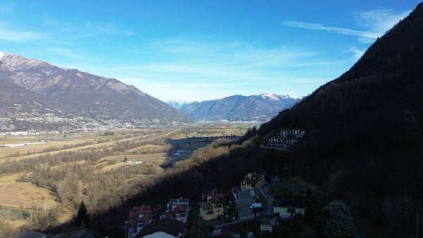 Ampio terreno edificabile a Magadino 11