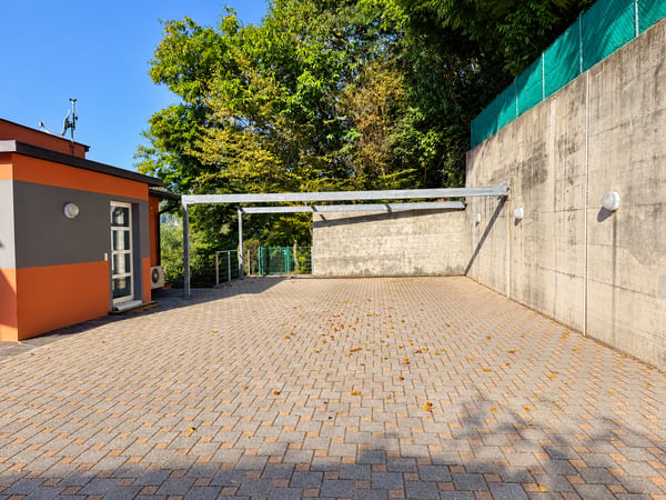 Elegante villa con vista panoramica sul lago, piscina a sfioro e giardino privato 20