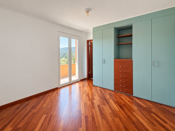 Elegante villa con vista panoramica sul lago, piscina a sfioro e giardino privato 26