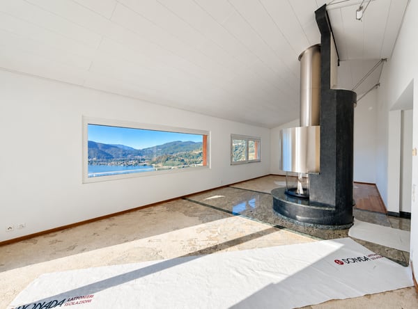 Elegante villa con vista panoramica sul lago, piscina a sfioro e giardino privato 10