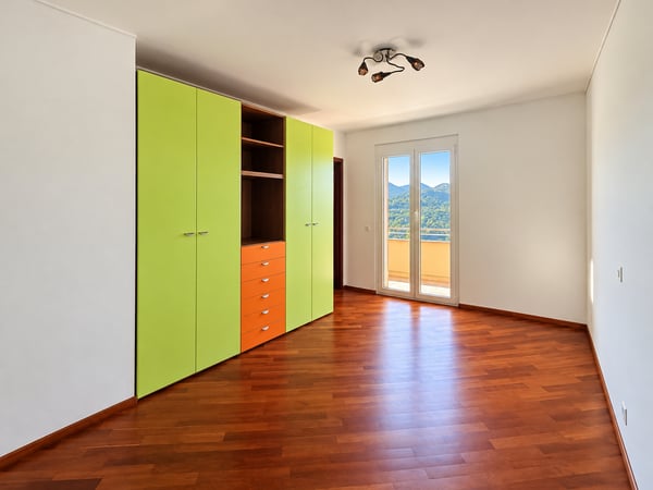 Elegante villa con vista panoramica sul lago, piscina a sfioro e giardino privato 24