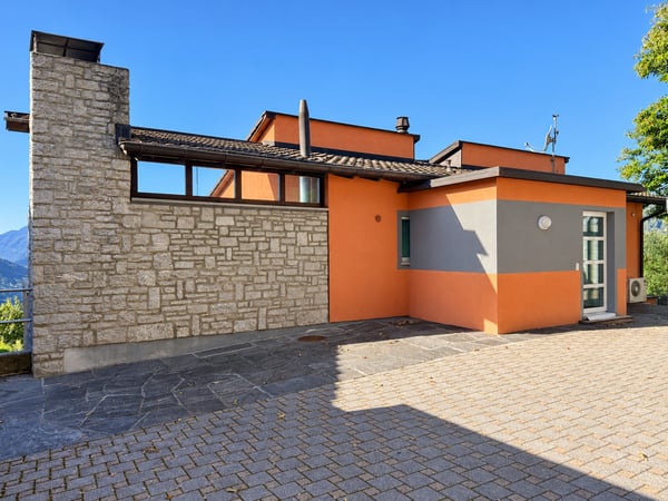Elegante villa con vista panoramica sul lago, piscina a sfioro e giardino privato 28