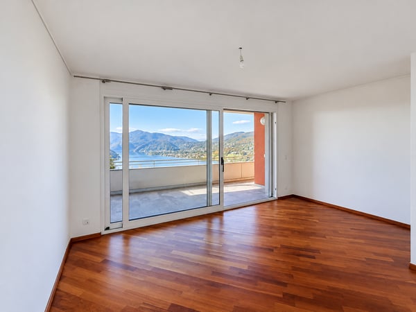 Elegante villa con vista panoramica sul lago, piscina a sfioro e giardino privato 21