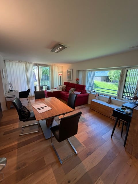 Hochwertige 2.5-Zimmer-Wohnung mit grosszügigem Wohnbereich und 10 m² Südwest-Terrasse 12
