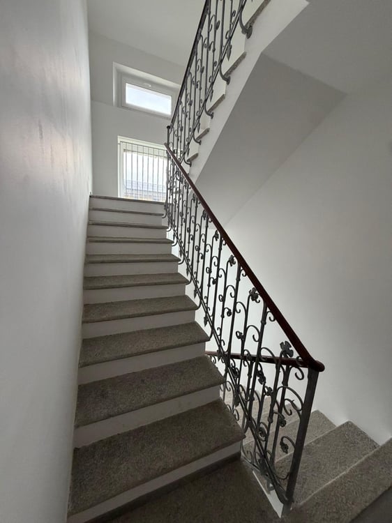 Magliaso – Elegante 3,5 locali immerso nel verde con balcone e posteggio 10