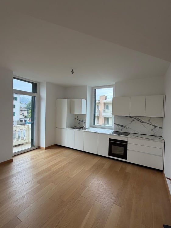 Magliaso – Elegante 3,5 locali immerso nel verde con balcone e posteggio 13