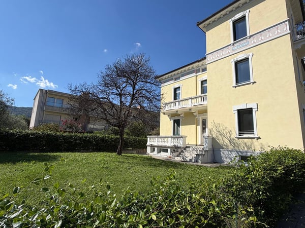 Magliaso – Elegante 3,5 locali immerso nel verde con balcone e posteggio 11