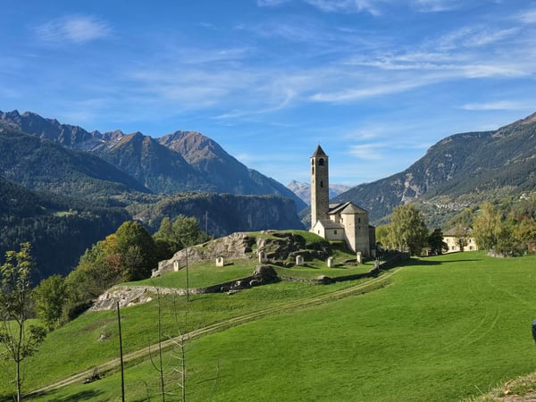 Doppelhaus mit Rustico, grossem Grundstück und schönem Panoramablick 3