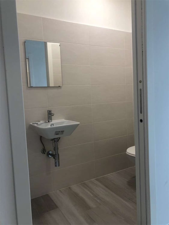 Affittasi Locale Commerciale - 9 m² - Centro Biasca 9