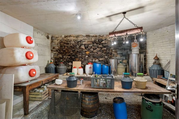 Giubiasco - Villa Architettonica di Prestigio con Jacuzzi e Design Uni 8