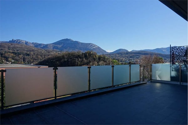 Raro ! 1.5 locali con grande terrazza e accesso al giardino 12