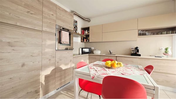 Ampio appartamento 4.5 locali in zona tranquilla e verdeggiante 8