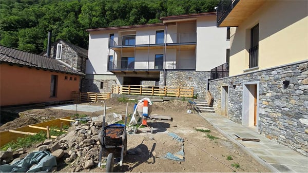 Elegante 3.5 locali MINERGIE-P-ECO con portico e giardino privato 2
