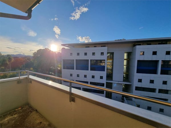 Affittasi spazioso 4.5 locali ristrutturato con balcone e posteggio - 10