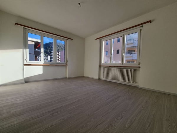 Affittasi spazioso 4.5 locali ristrutturato con balcone e posteggio - 3